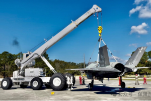 【新闻资讯】美海军成功交付新型碰撞与打捞起重机