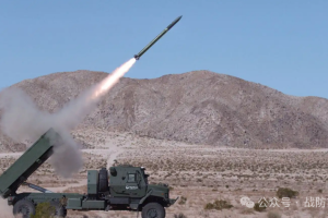 【兵器发展】美陆军演示“深度打击”无人火箭炮实弹射击